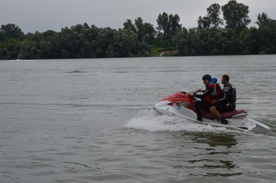 OBUKA PRIPADNIKA SEKTORA ZA VANREDNE SITUACIJE style=
